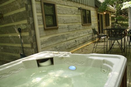Valley Creek Cabin - Pet-friendly with Hot Tub